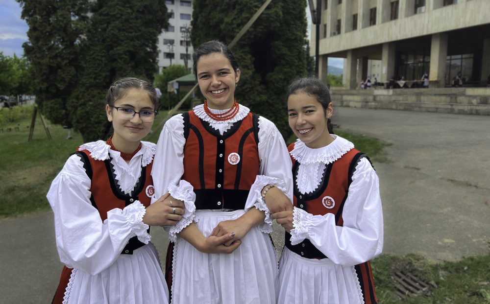 Three young ladies request images and are captured themselves