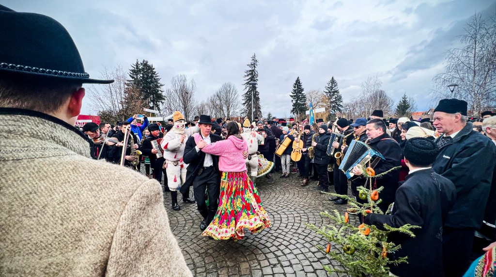 Dancing in the square opposite the church of Somyló